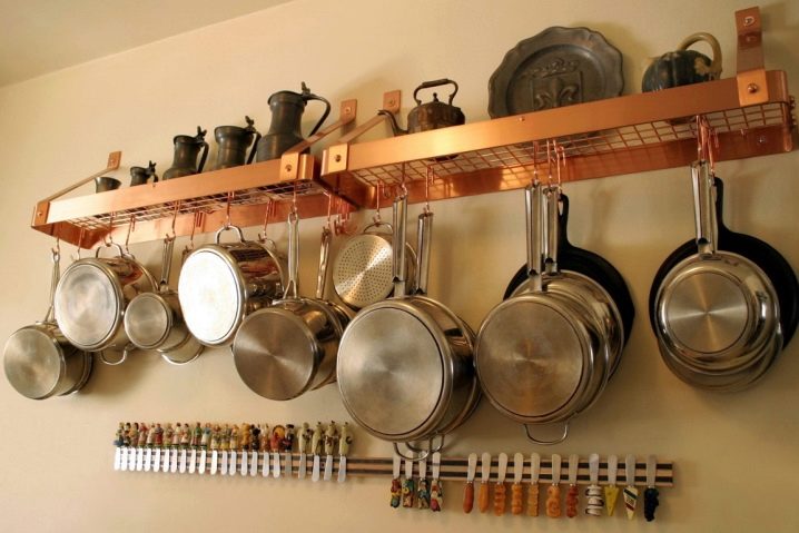 Аксессуары для кухни на рейлингах и навесное оборудование