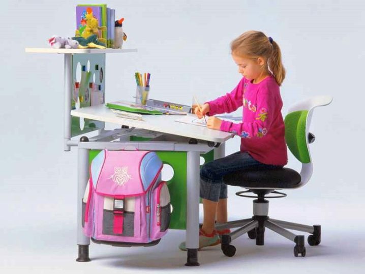 Мебель-трансформер школьнику для дома