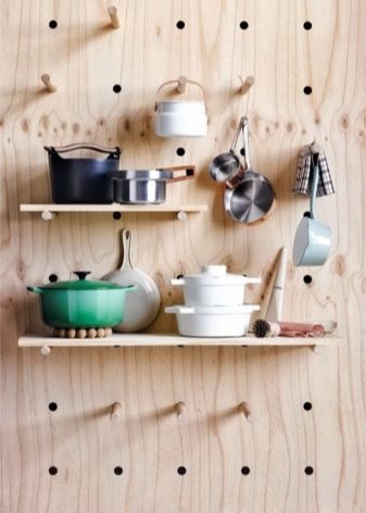 Полки на кухню: особенности и преимущества