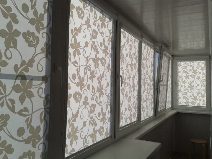 Рулонные шторы на балкон