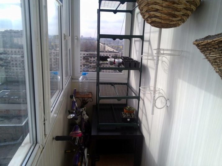 Стеллаж на балкон