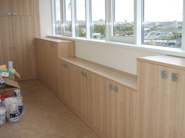 Встроенный шкаф на балкон