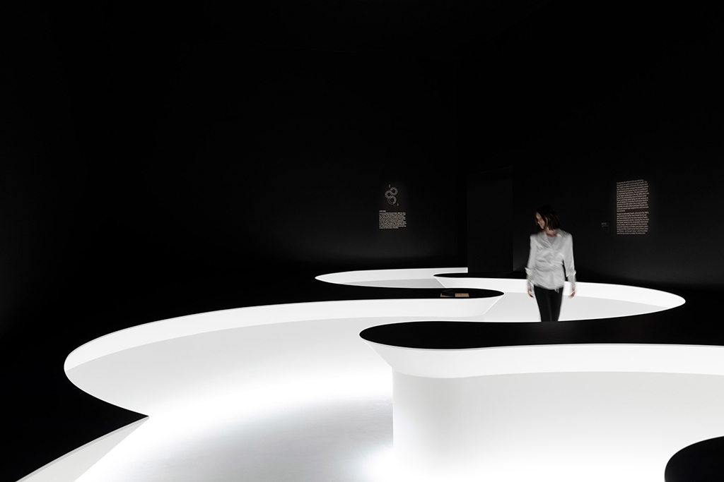 Nendo построили иммерсивные инсталляции на выставке Эшера