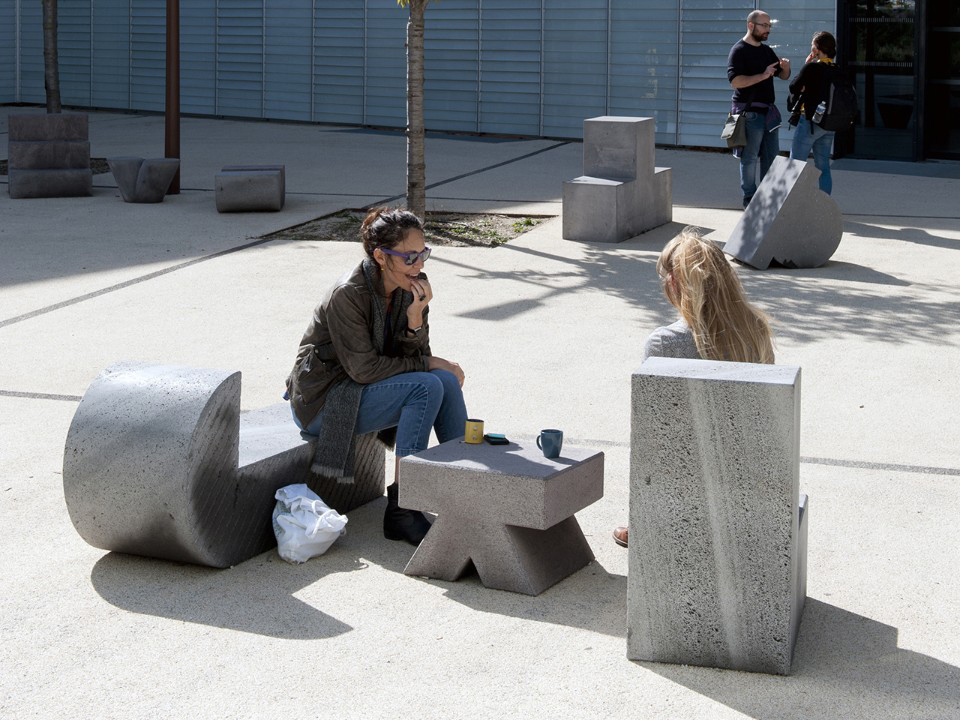 Оливье Вадро спроектировал уличную мебель для университета Экс-ан-Прованса