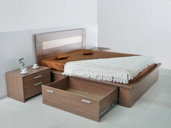 Двуспальная кровать с ящиками – практичность и экономия пространства