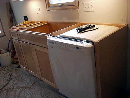 Корпусная мебель и посудомоечная машина