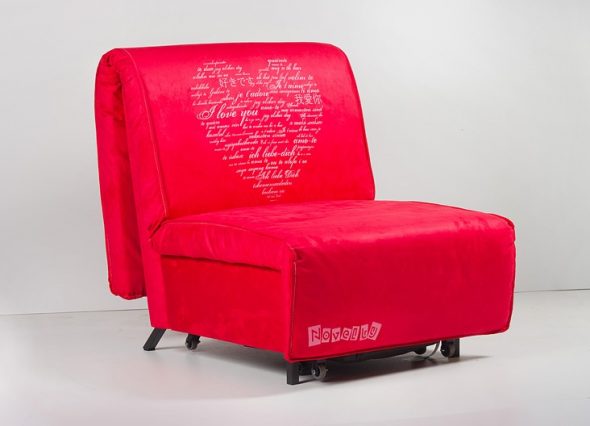 Кресло-кровать красного цвета