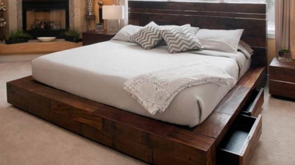 Кровать с выдвижными ящиками из массива дерева
