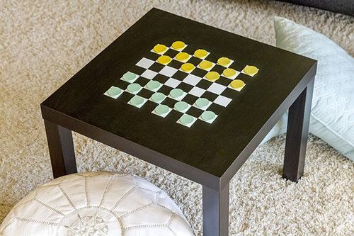 Стильный декор стола в виде шахматной доски своими руками