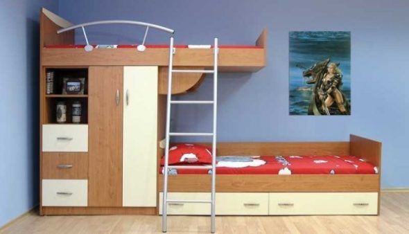 Кровать со смещенными спальными местами
