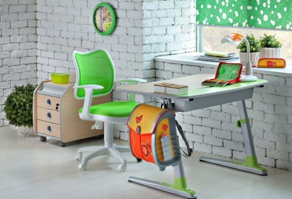 Зеленое компьютерное кресло для ребенка
