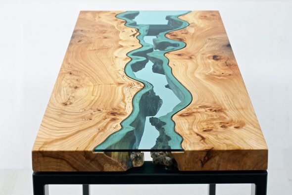 дизайнерский стол из дерева и оргстекла