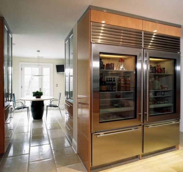 Два больших холодильника