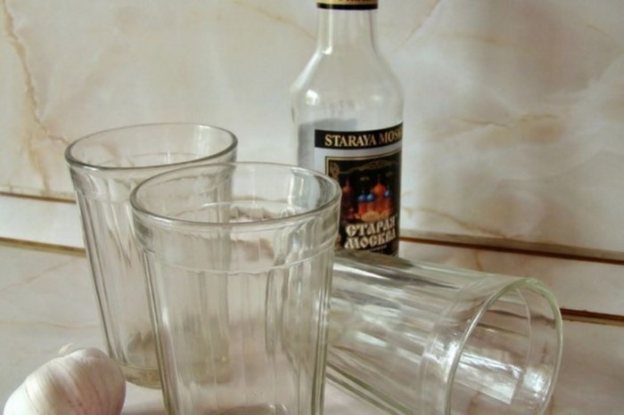 граненые стаканы бутылка водки