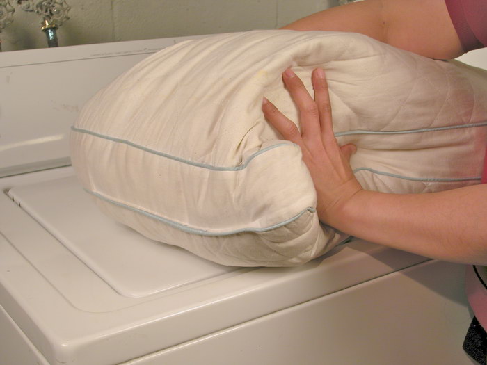 как стирать подушки