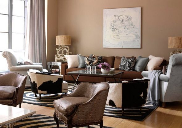 коричневый диван с креслами