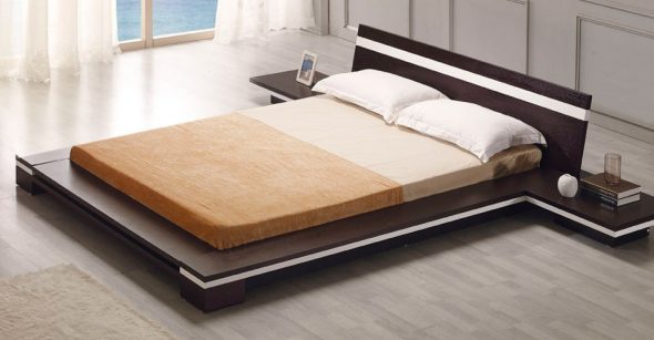 красивая двухспальная кровать