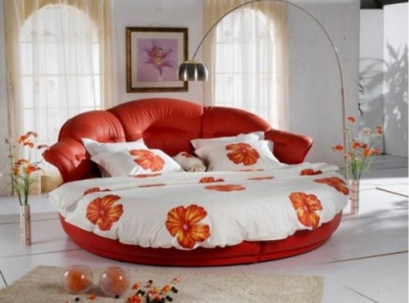 Красивое постельное белье на круглую кровать