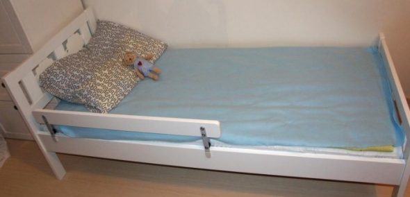 кровать икеа с бортиком