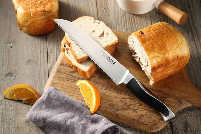 зубчатый нож для хлеба