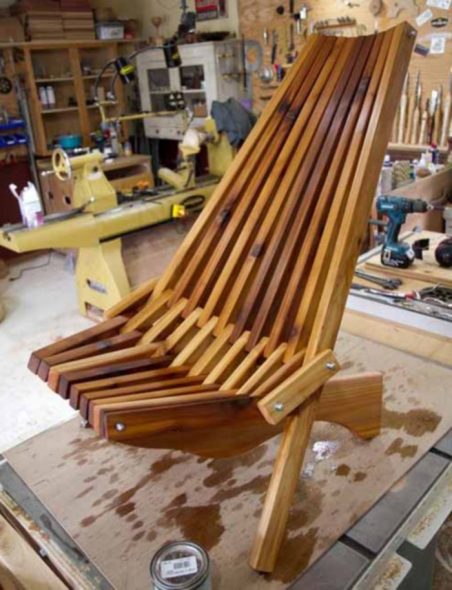 оригинальное кресло из дерева