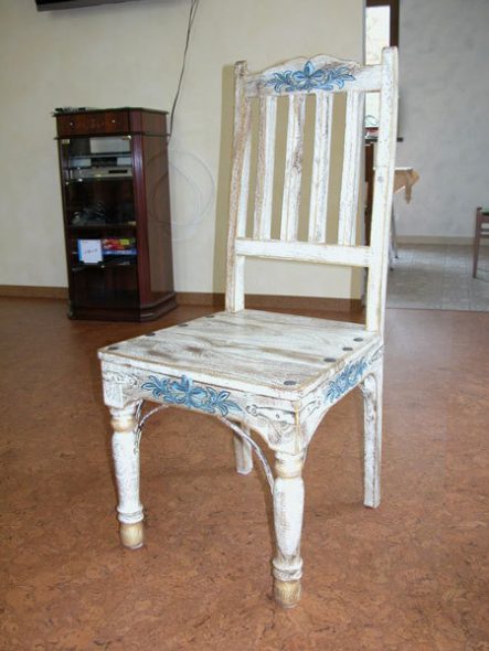 Оригинальный стул в винтажном стиле