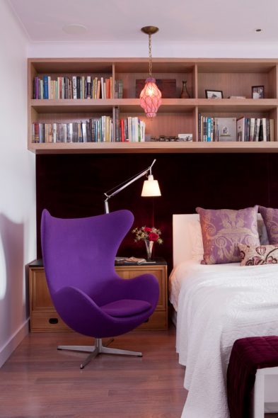 Полки в дизайне спальни – их разновидности и особенности