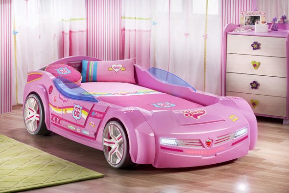 Розовая машина-кровать для девочки