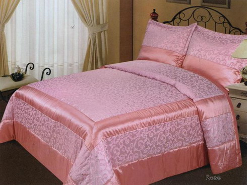 Розовое двухспальное покрывало