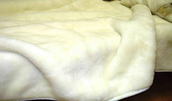 Открытое одеяло из шерсти
