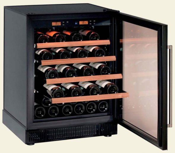 Специальный шкаф для вина, повзволяющий регулировать температуру