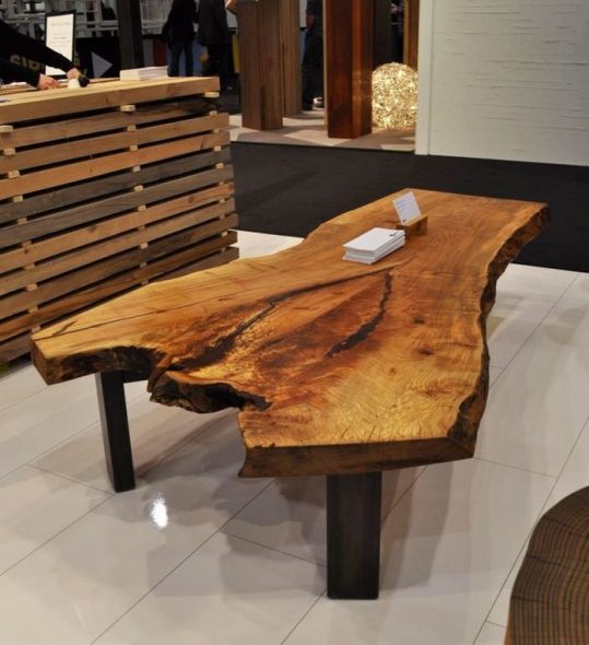 столик из дерева
