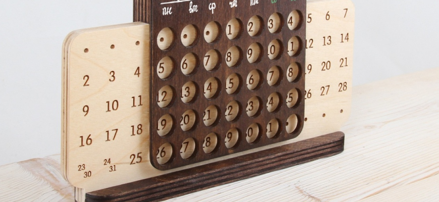 Деревянные календари на стол