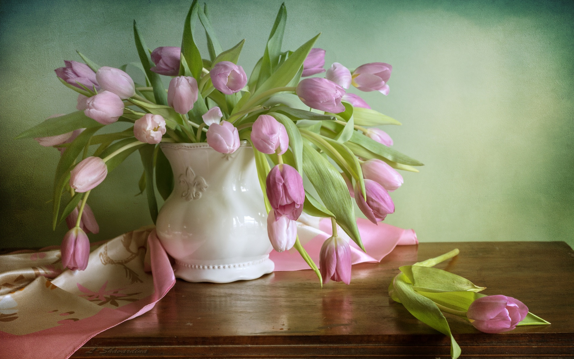 Картинки на рабочий стол тюльпаны в вазе